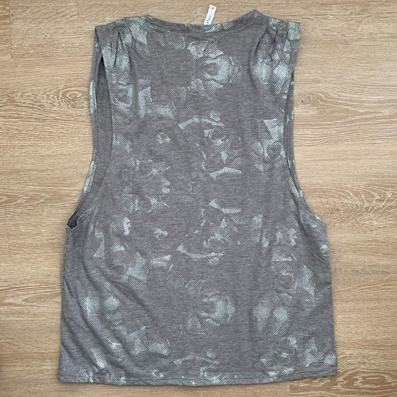 Fabletics Athletic Tank Top Open Arm Women's Size L Gray Silvery Floral Detail - Picture 2 of 5
